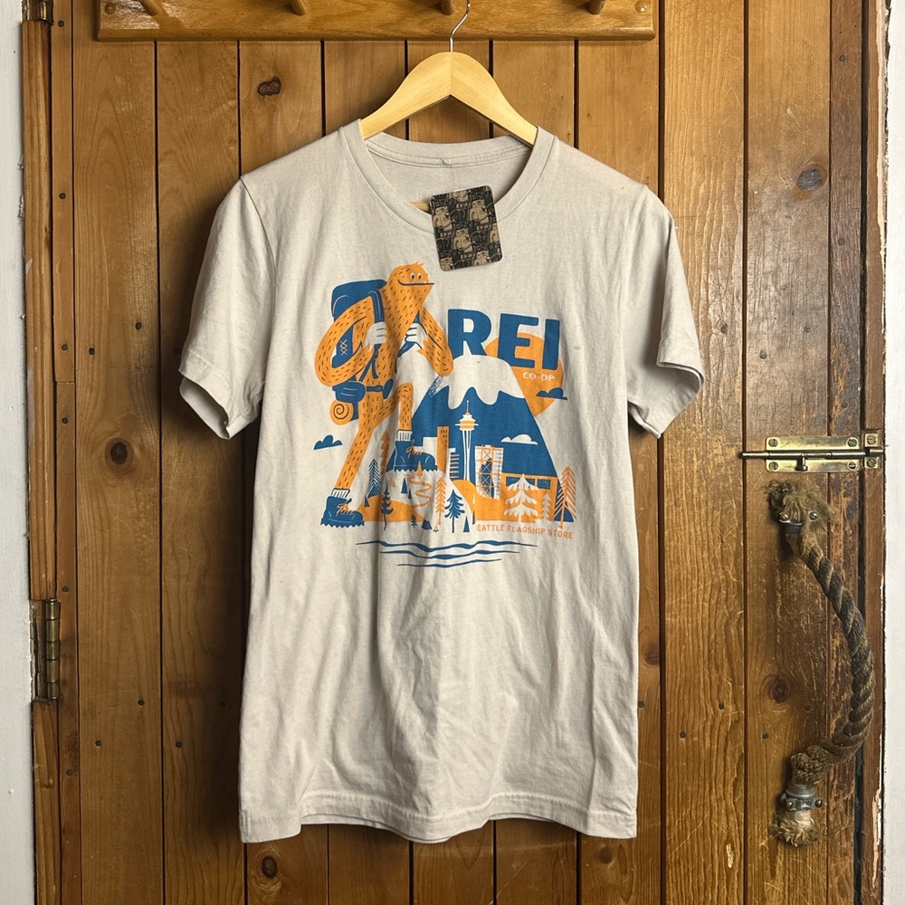 Rare REI Seattle Flagship Store Graphic Bigfoot T-Shirt Unisex Medium